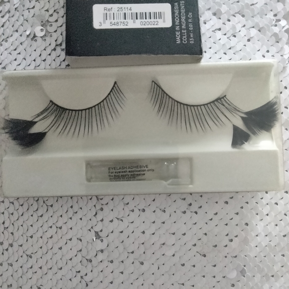 Make Up For Ever eyelashes with glue - Picture 5 of 5